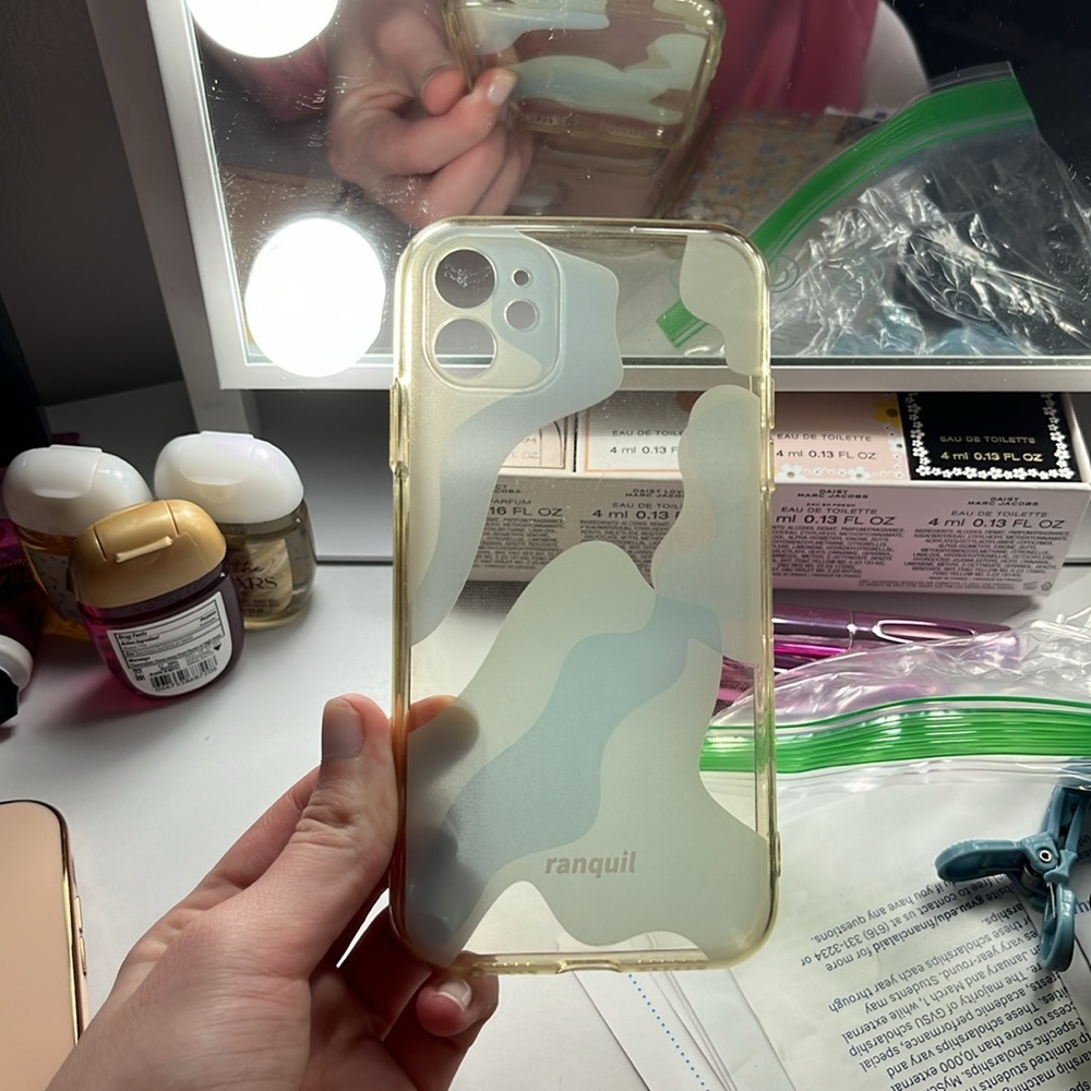 9 different iPhone 11 cases - Picture 5 of 9